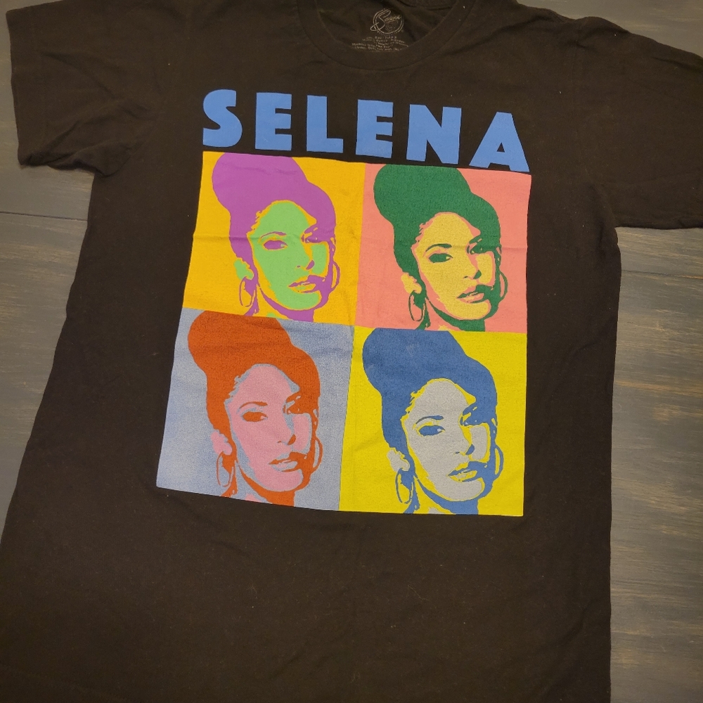 Selena pop art graphic tee